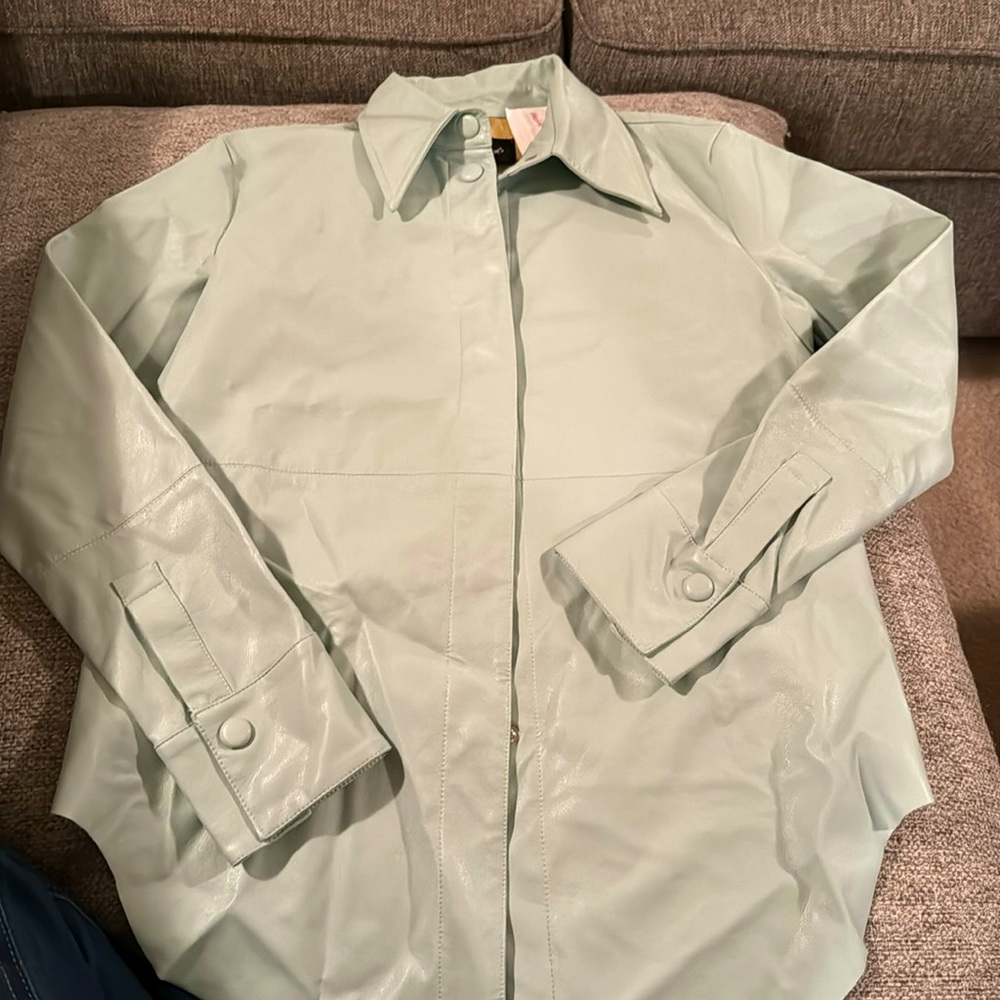 Dolce Cabo mint shirt size XS